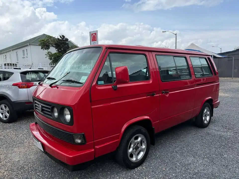 2000 VW Microbus 2.3i - A/C, power steering. 258000 km. Service history. Excellent condition. R125 000. Visit the listin...